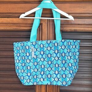 Vera Bradley Lighten Up Large Family Tote Cute Fishes